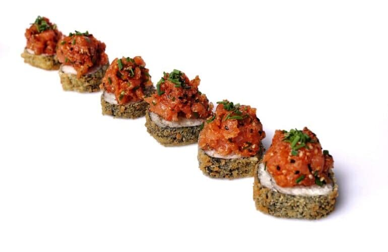 QQ Salmon Tempura mit Spicy Salmon Tatar, Mittagsmenü in Zürich